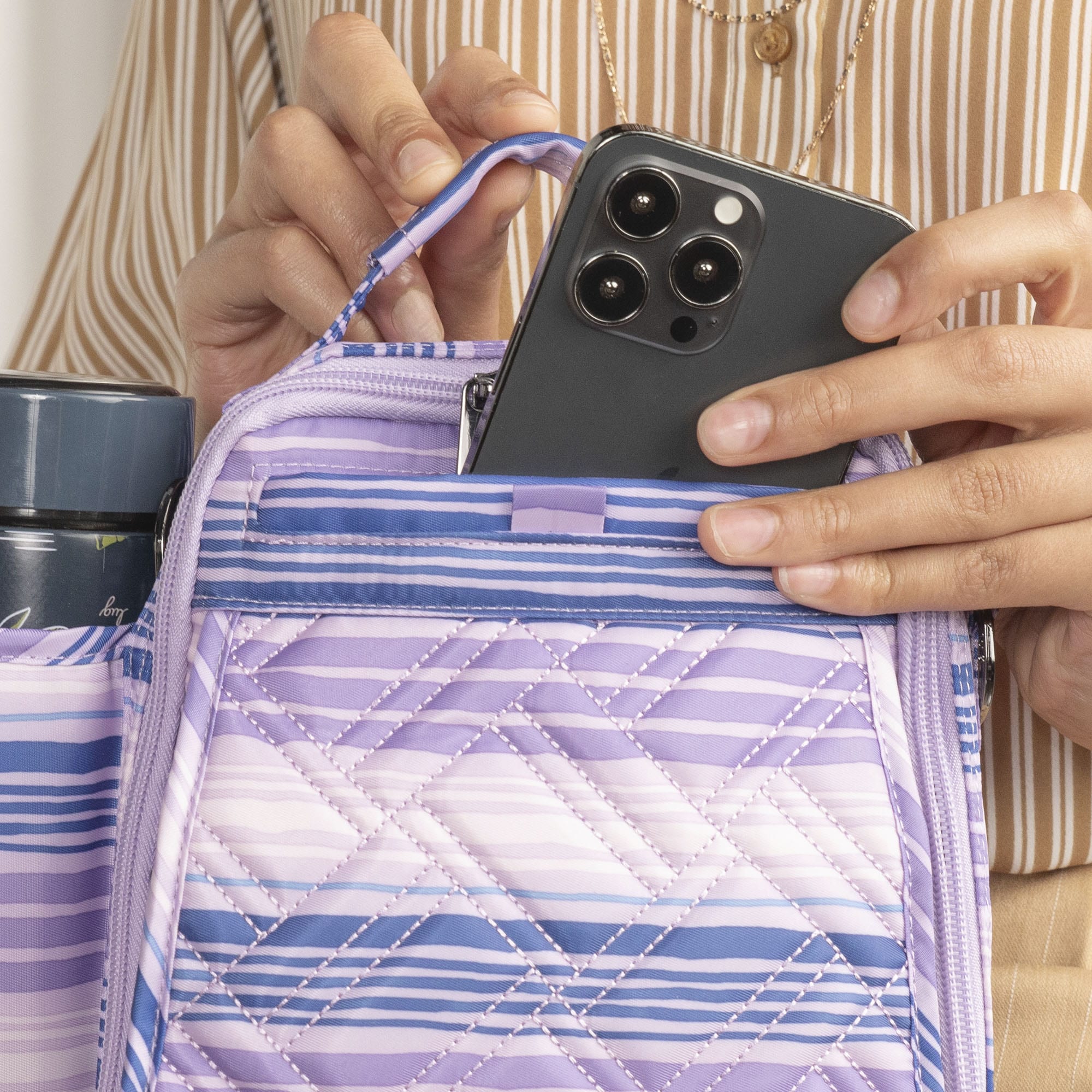 Flapper SE Convertible Crossbody Bag - - FlapperSE_Lifestyle_02_49498223-53a6-405a-b03d-ffa273ab6078